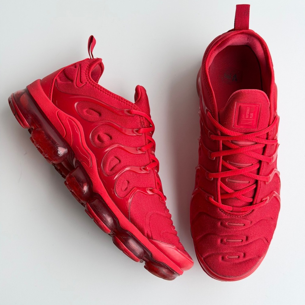 Nike Air VaporMax Plus Triple Red Mens 10.5 Cushion Comfort Athletic Sneakers